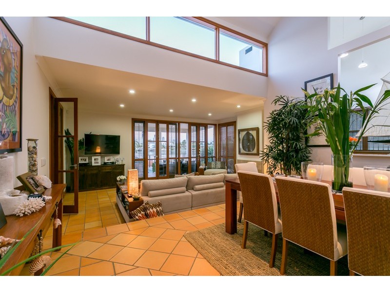 8 La Scala Court, Isle Of Capri QLD 4217