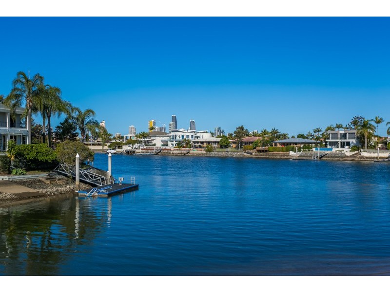 8 La Scala Court, Isle Of Capri QLD 4217