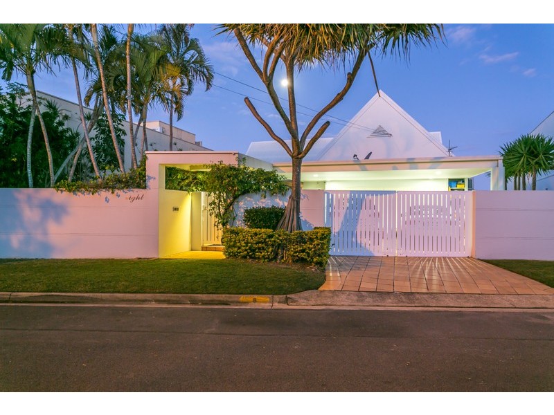 8 La Scala Court, Isle Of Capri QLD 4217