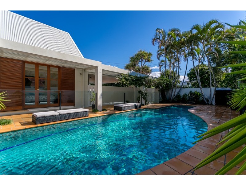 8 La Scala Court, Isle Of Capri QLD 4217