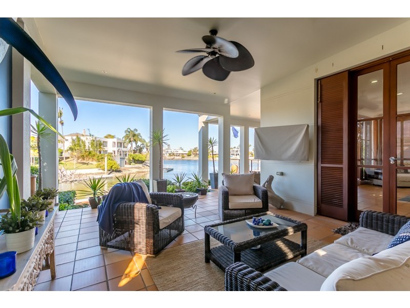 8 La Scala Court, Isle Of Capri QLD 4217