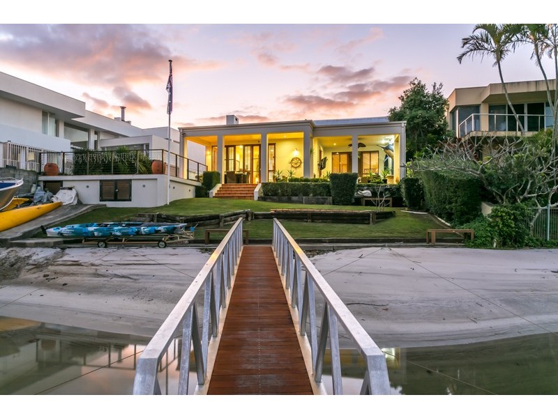 8 La Scala Court, Isle Of Capri QLD 4217