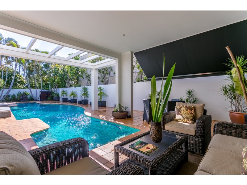 8 La Scala Court, Isle Of Capri QLD 4217