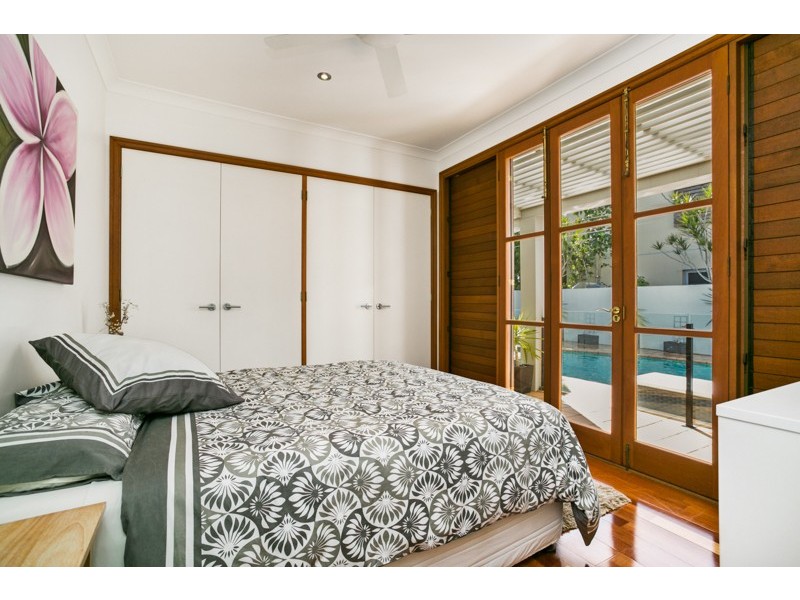8 La Scala Court, Isle Of Capri QLD 4217