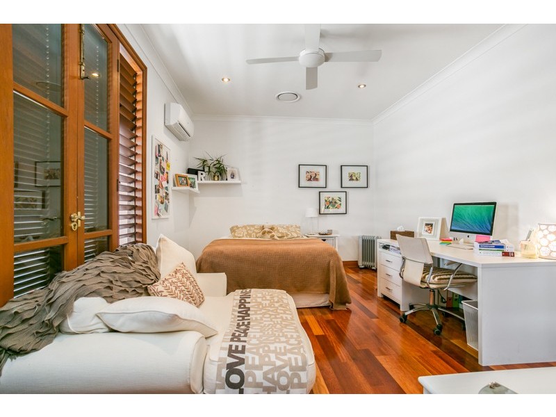 8 La Scala Court, Isle Of Capri QLD 4217