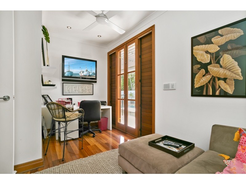 8 La Scala Court, Isle Of Capri QLD 4217