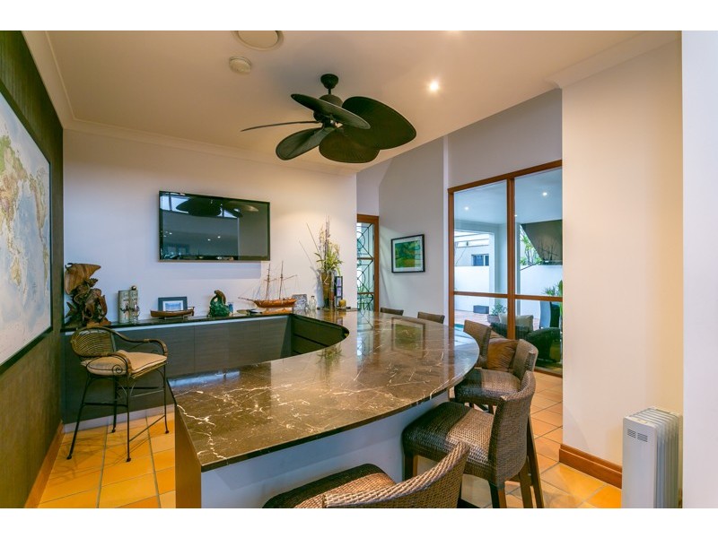 8 La Scala Court, Isle Of Capri QLD 4217