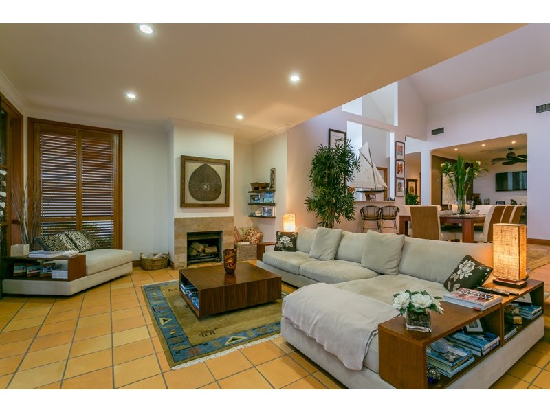 8 La Scala Court, Isle Of Capri QLD 4217