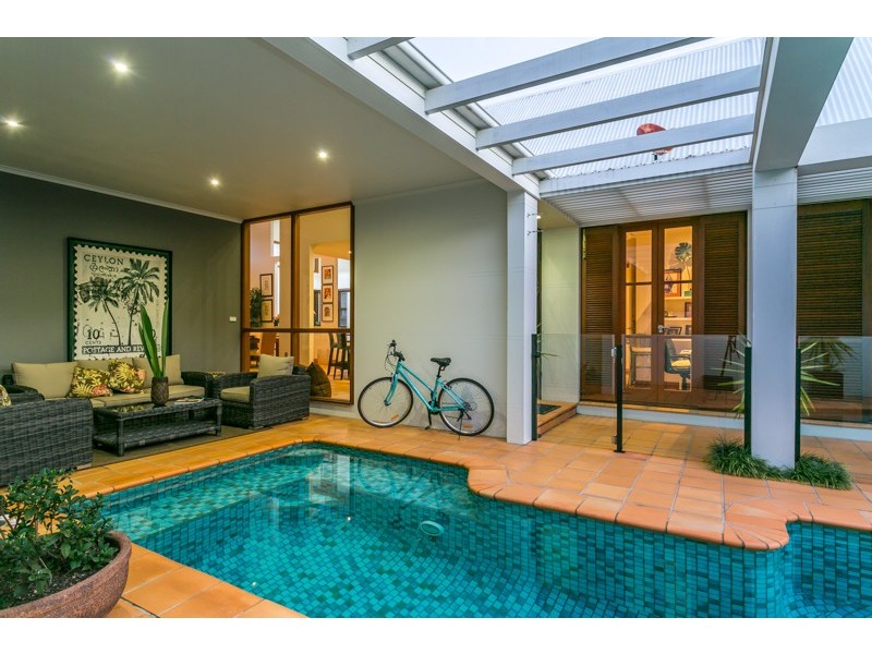 8 La Scala Court, Isle Of Capri QLD 4217