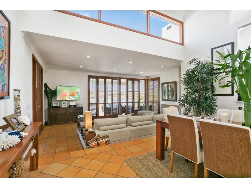 8 La Scala Court, Isle Of Capri QLD 4217