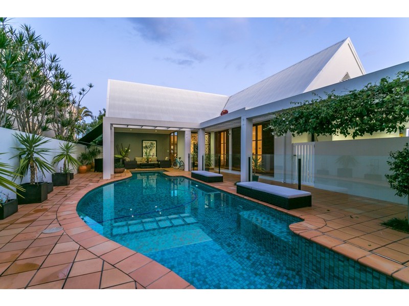 8 La Scala Court, Isle Of Capri QLD 4217