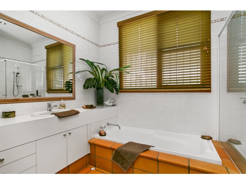 8 La Scala Court, Isle Of Capri QLD 4217