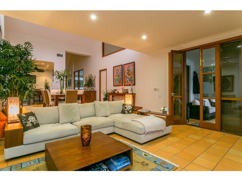 8 La Scala Court, Isle Of Capri QLD 4217