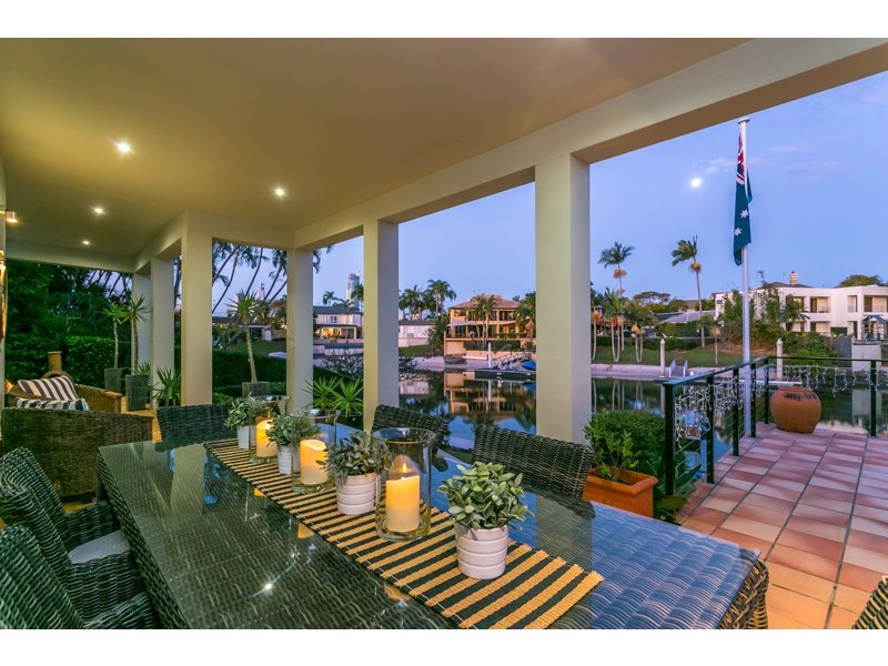 8 La Scala Court, Isle Of Capri QLD 4217