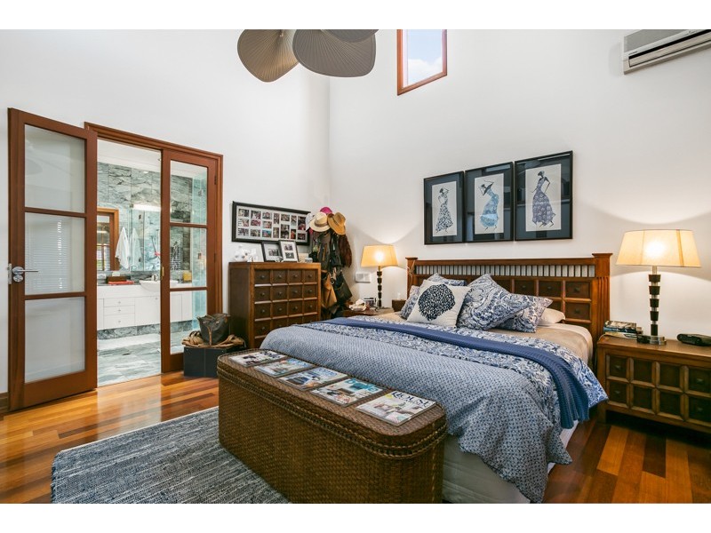 8 La Scala Court, Isle Of Capri QLD 4217