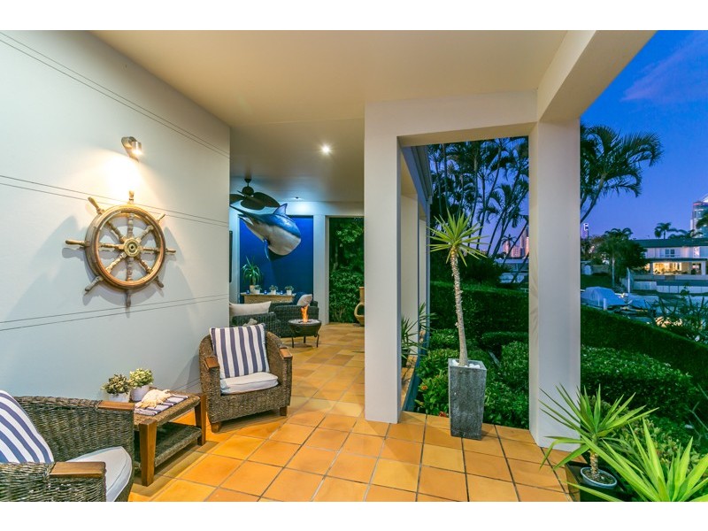 8 La Scala Court, Isle Of Capri QLD 4217