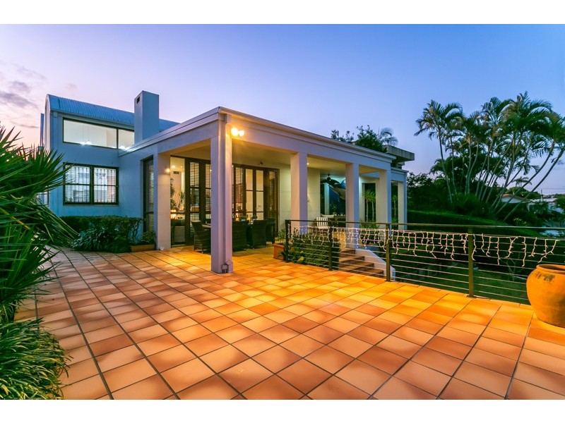 8 La Scala Court, Isle Of Capri QLD 4217