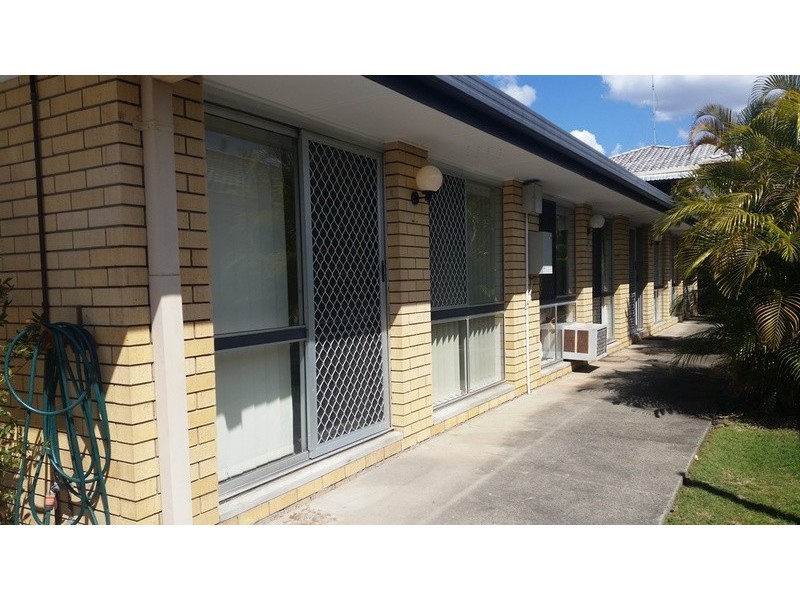 12 Parneno Street, Chevron Island QLD 4217