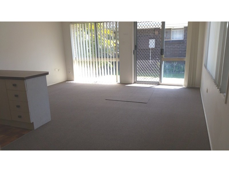 12 Parneno Street, Chevron Island QLD 4217