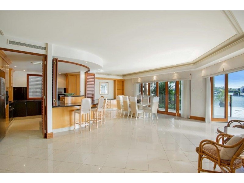 74 Admiralty Drive, Paradise Waters QLD 4217
