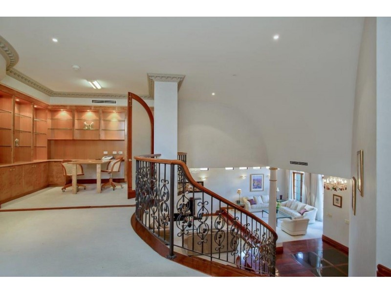 74 Admiralty Drive, Paradise Waters QLD 4217