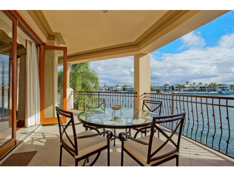 74 Admiralty Drive, Paradise Waters QLD 4217