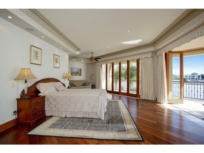 74 Admiralty Drive, Paradise Waters QLD 4217
