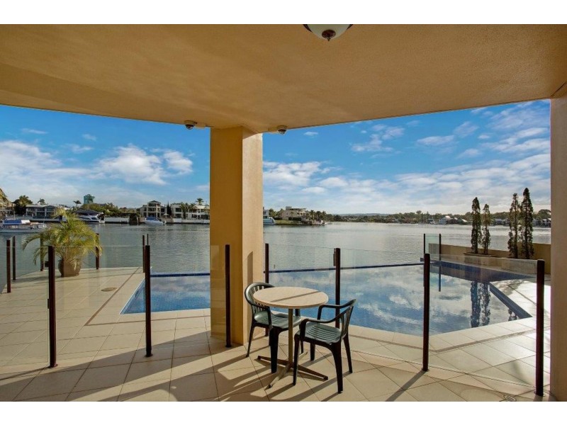 74 Admiralty Drive, Paradise Waters QLD 4217