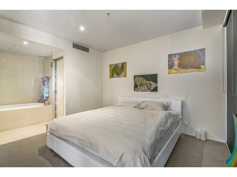 1802/’Avalon’ 4 Wahroonga Place, Surfers Paradise QLD 4217