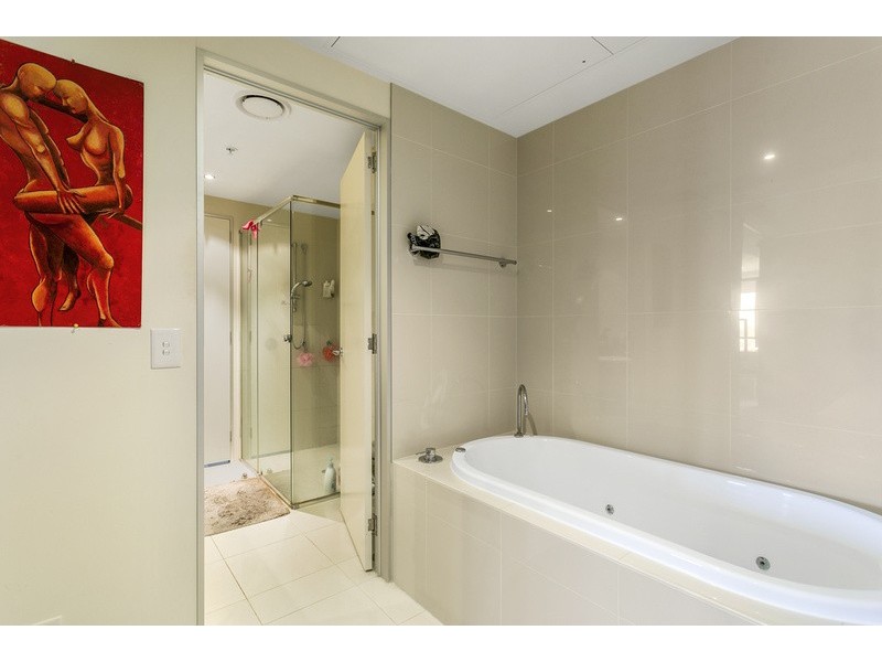 1802/’Avalon’ 4 Wahroonga Place, Surfers Paradise QLD 4217