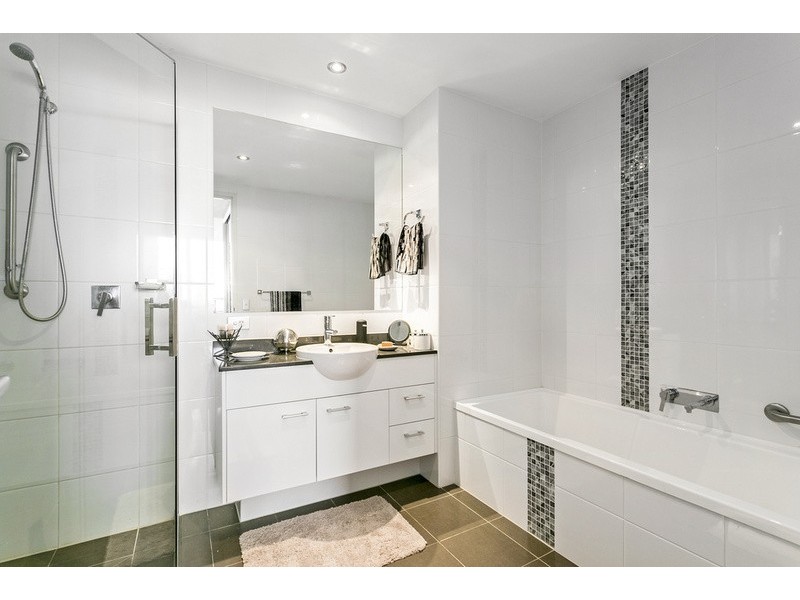 Unit 606/2 Aqua Street, Southport QLD 4215