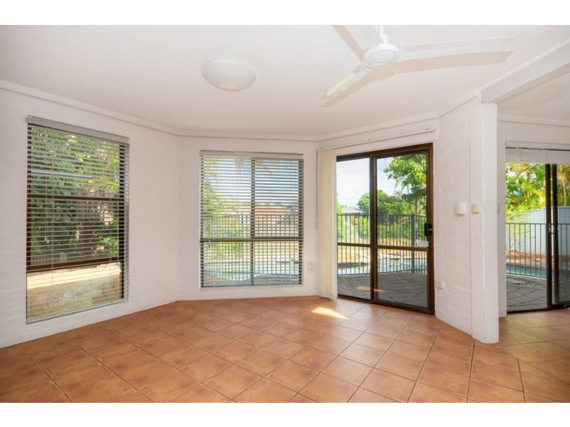 4  Costa Court, Broadbeach Waters QLD 4218