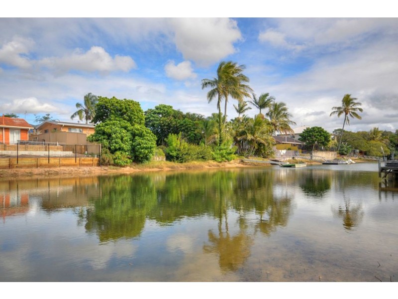 4  Costa Court, Broadbeach Waters QLD 4218