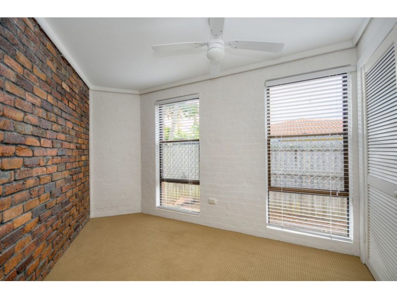 4  Costa Court, Broadbeach Waters QLD 4218