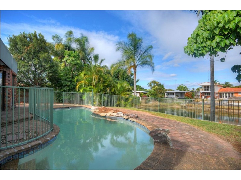 4  Costa Court, Broadbeach Waters QLD 4218