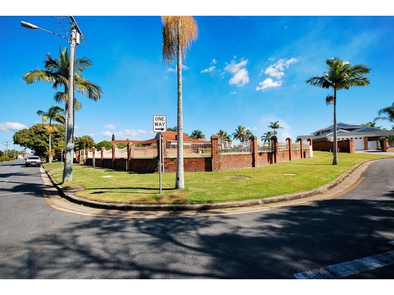 2 Mercedes Place, Bundall QLD 4217