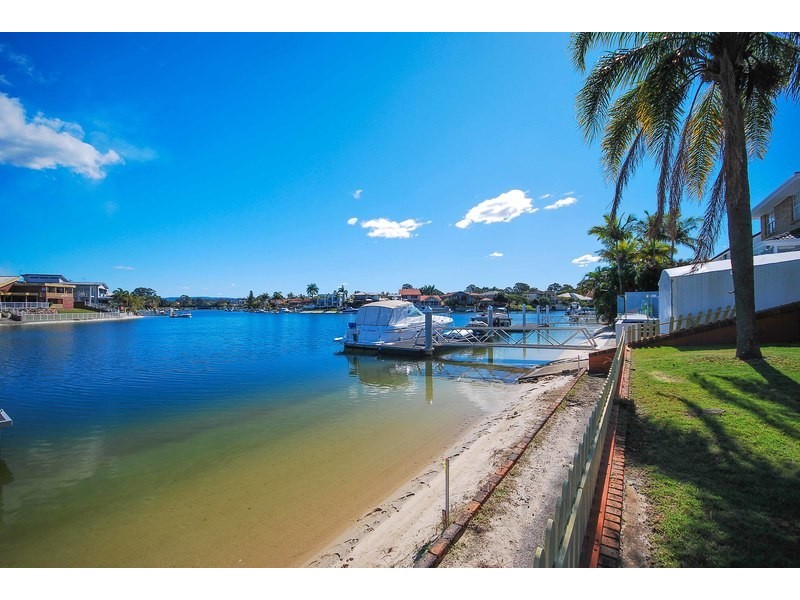 2 Mercedes Place, Bundall QLD 4217