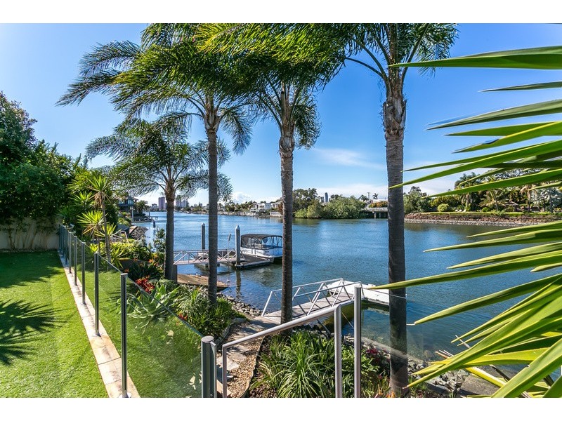 11 La Spezia Court, Isle Of Capri QLD 4217