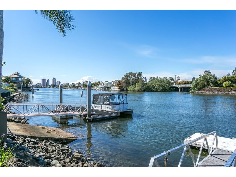 11 La Spezia Court, Isle Of Capri QLD 4217