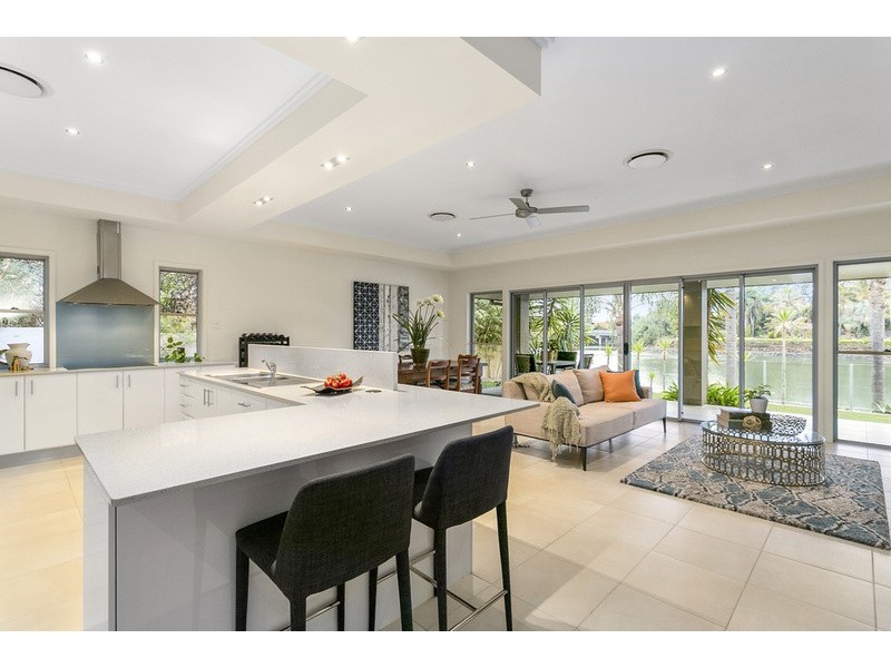 11 La Spezia Court, Isle Of Capri QLD 4217
