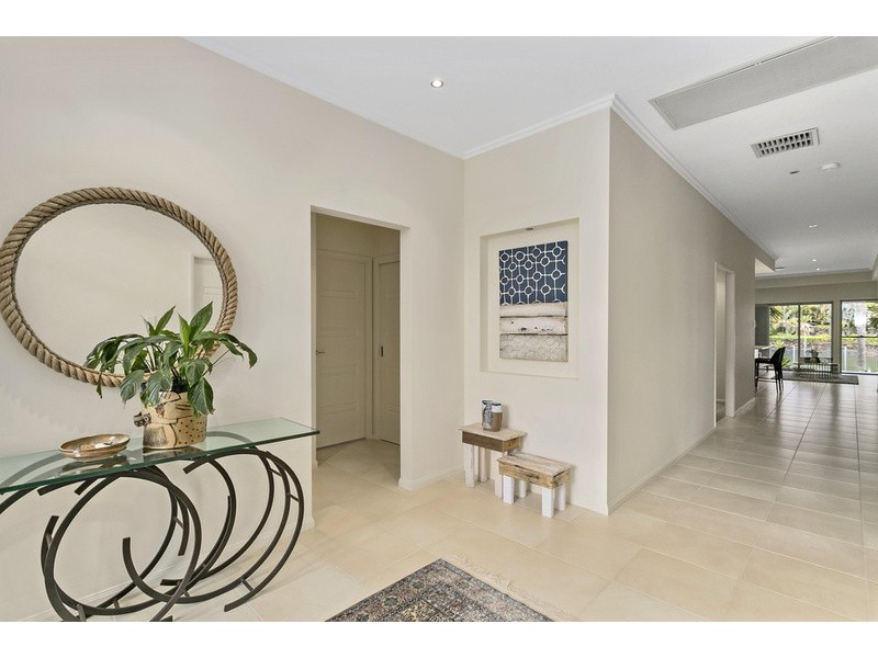 11 La Spezia Court, Isle Of Capri QLD 4217