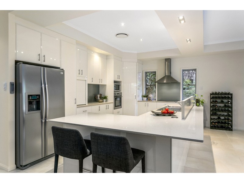 11 La Spezia Court, Isle Of Capri QLD 4217