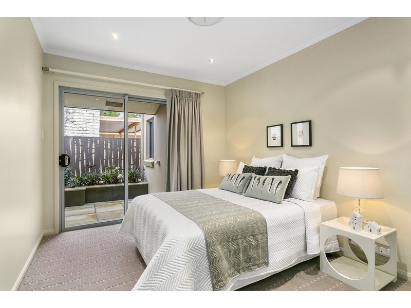 11 La Spezia Court, Isle Of Capri QLD 4217