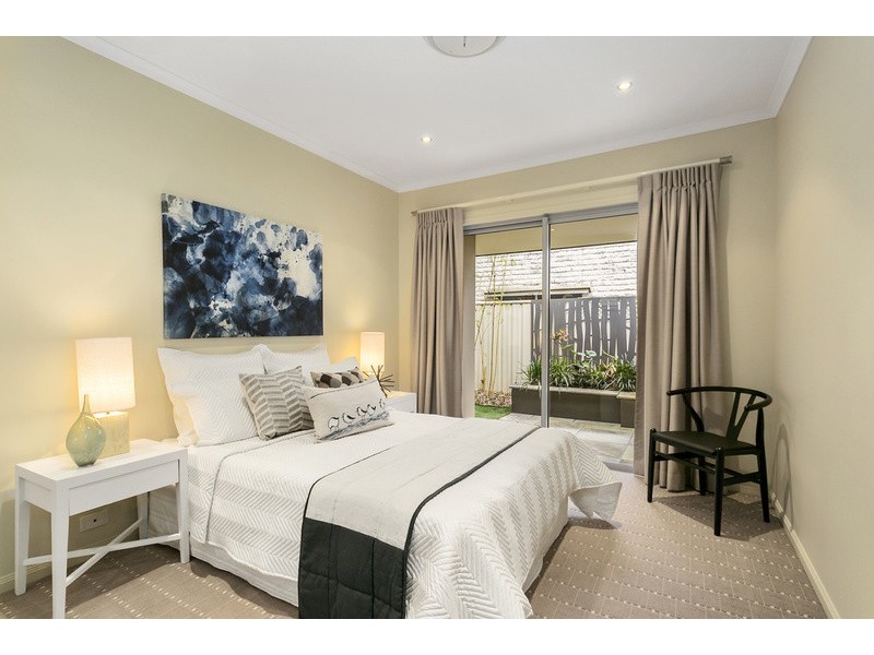 11 La Spezia Court, Isle Of Capri QLD 4217
