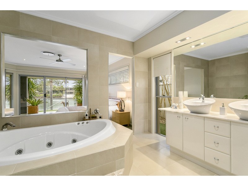 11 La Spezia Court, Isle Of Capri QLD 4217