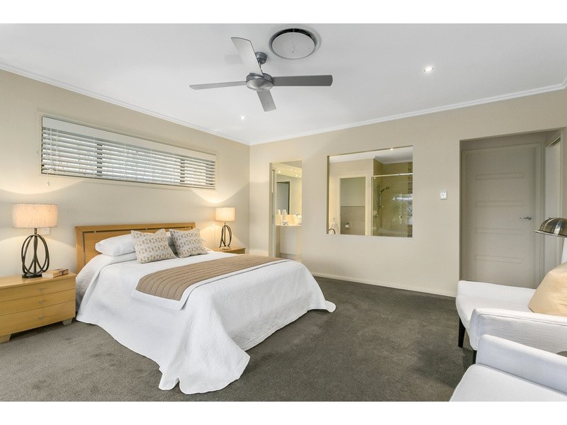 11 La Spezia Court, Isle Of Capri QLD 4217