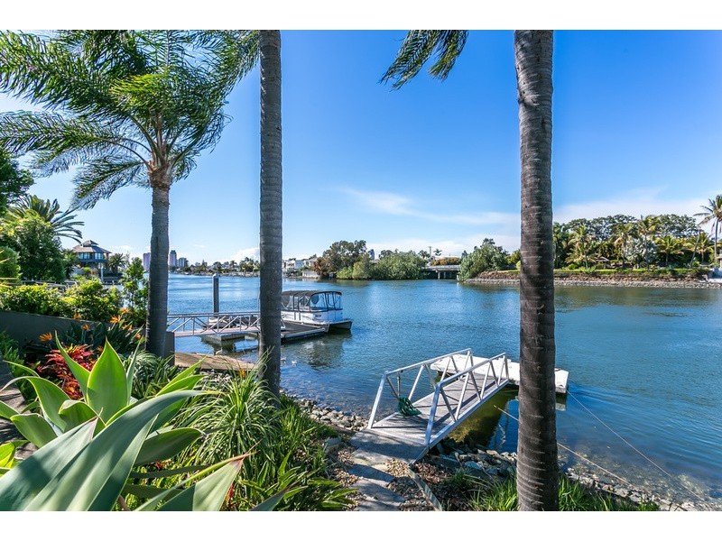 11 La Spezia Court, Isle Of Capri QLD 4217