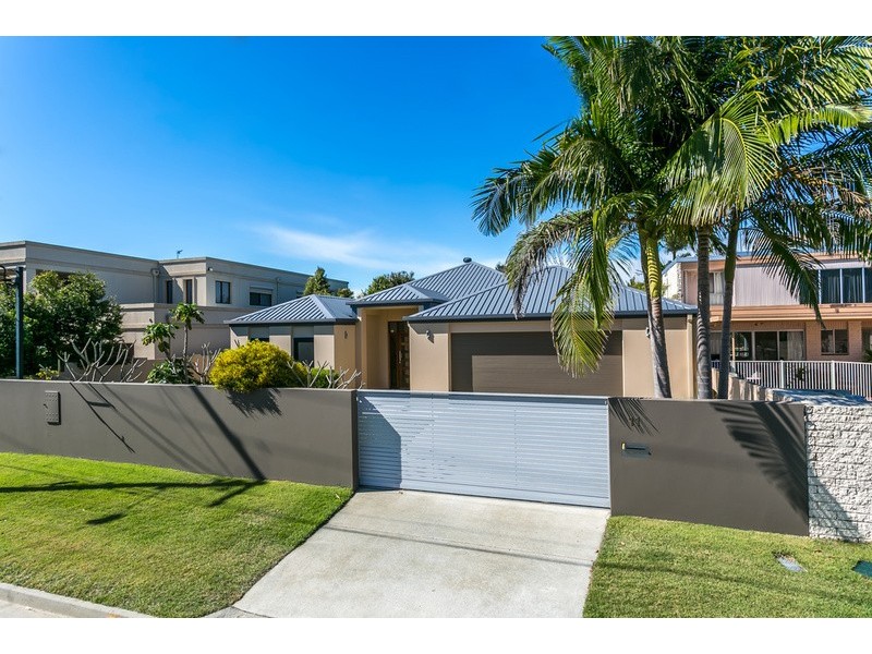 11 La Spezia Court, Isle Of Capri QLD 4217