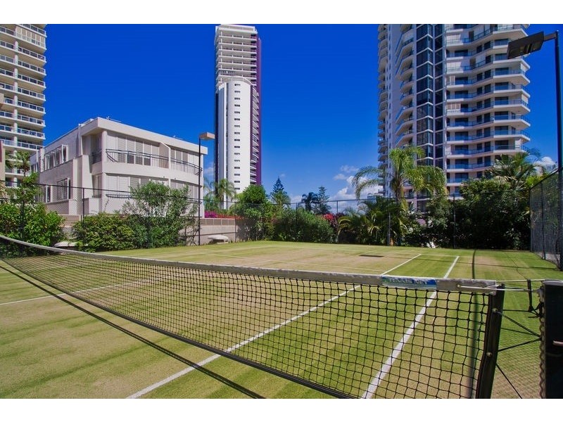 3/2 Montgomery Avenue, Main Beach QLD 4217