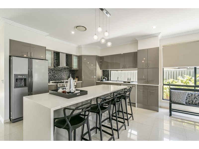 10 Kapala Street, Southport QLD 4215